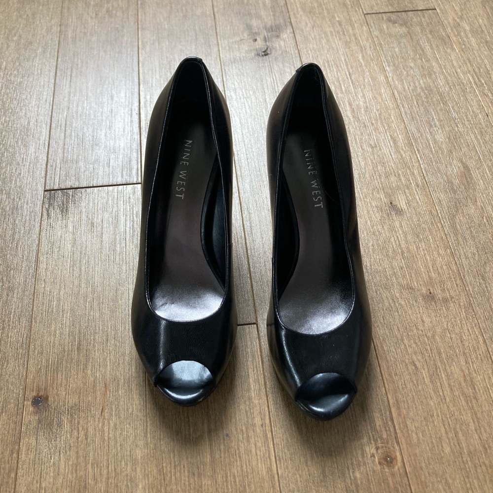 Nine West black size 5.5 peep toe heels